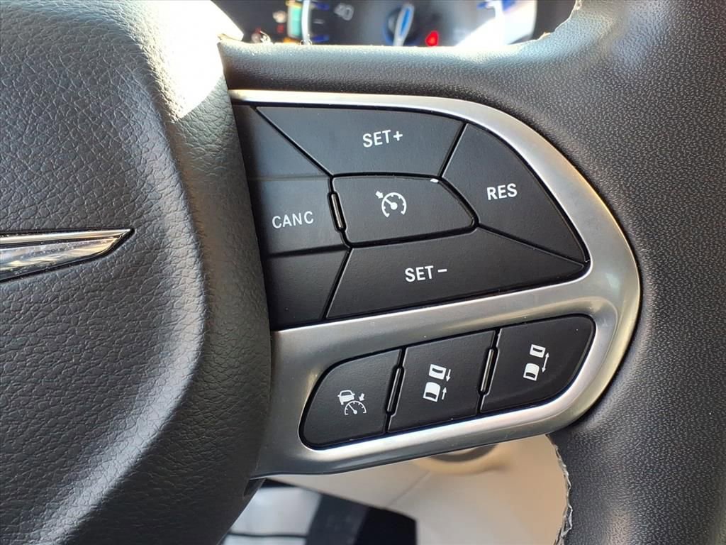 Used 2022 Chrysler Pacifica Touring-L image 19