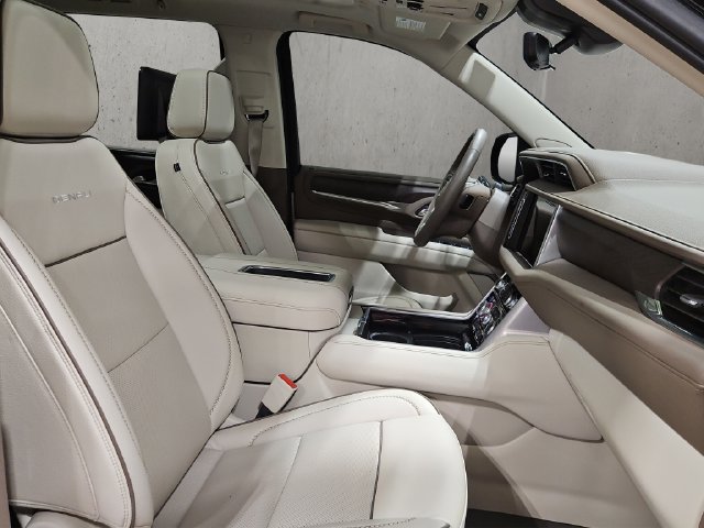 Used 2024 GMC Yukon Denali w/ Advanced Technology Package AWD/4WD image 29