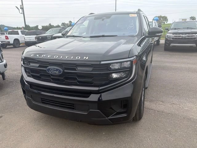 Certified 2025 Ford Expedition Active AWD/4WD image 8