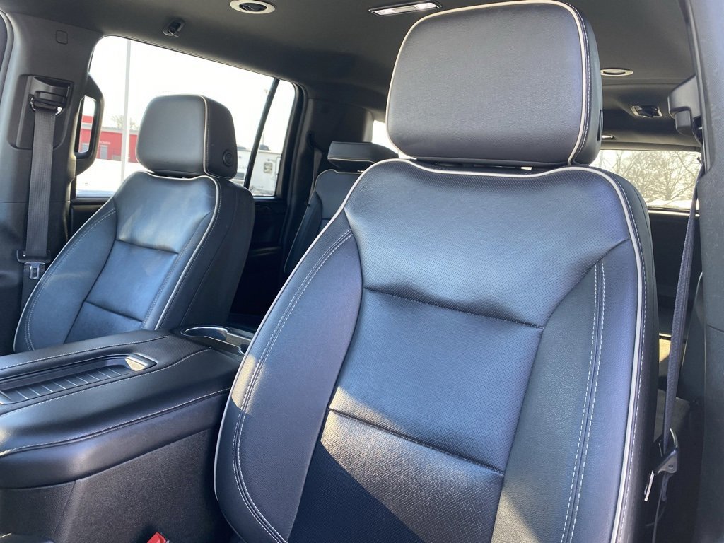 Used 2024 Chevrolet Suburban Premier image 10