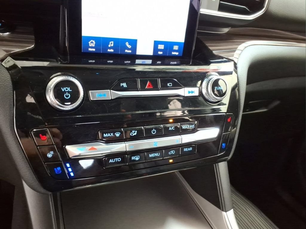 Certified 2022 Ford Explorer Limited w/ Limited Technology Package AWD/4WD image 19