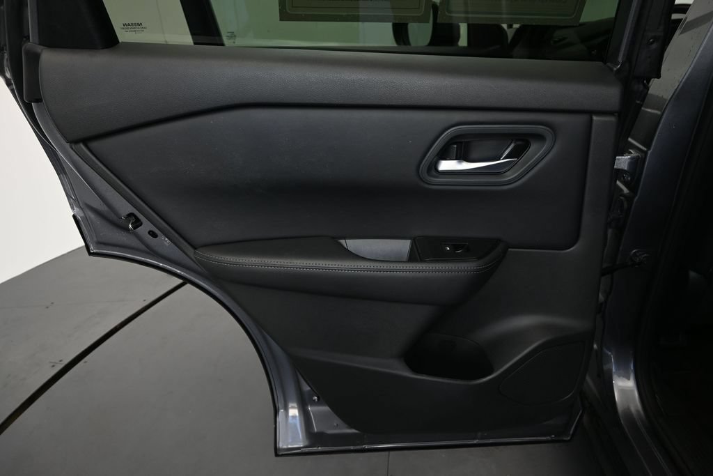 Used 2025 Nissan Rogue SV FWD image 24
