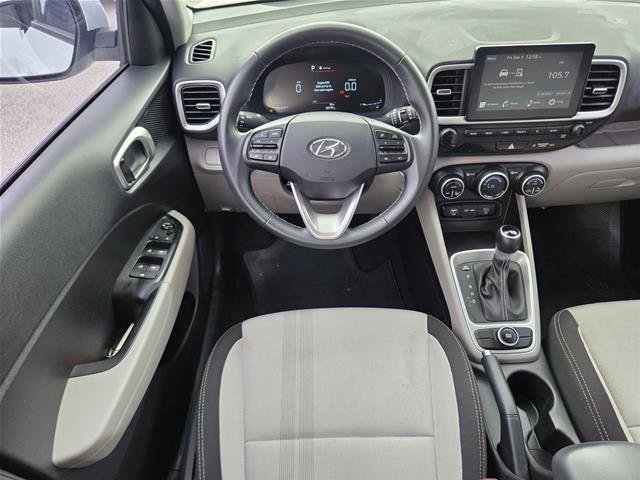 Used 2025 Hyundai Venue SEL FWD image 13