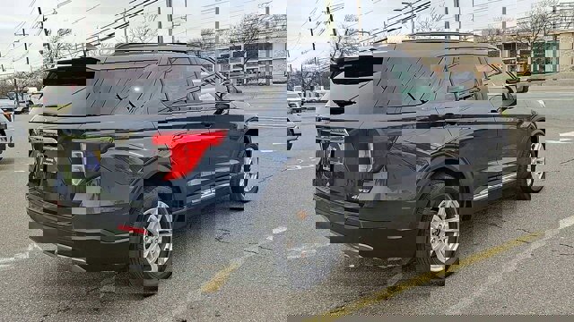 Certified 2022 Ford Explorer XLT w/ Equipment Group 202A image 8