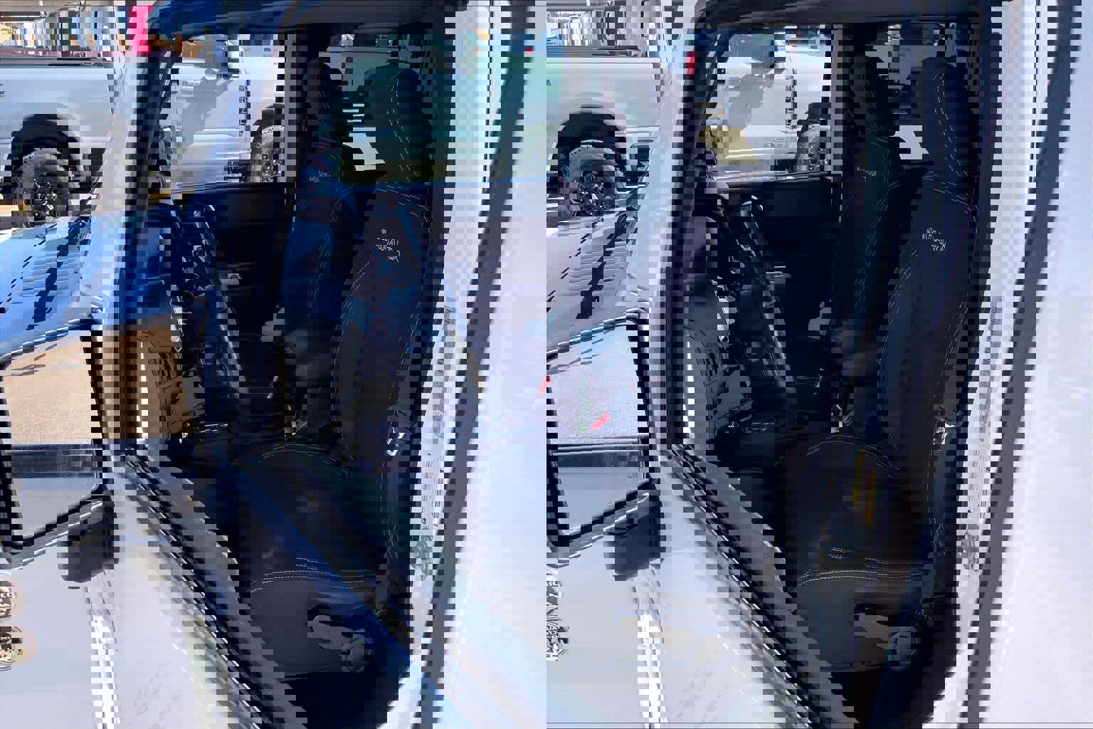 Used 2018 Jeep Wrangler Unlimited Sahara image 9