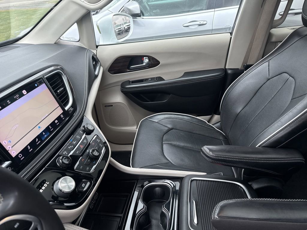 Used 2022 Chrysler Pacifica Limited image 46