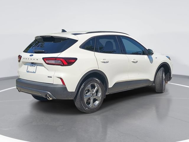 Certified 2025 Ford Escape ST-Line Select AWD/4WD image 3