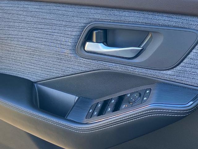 Used 2023 Nissan Rogue SV image 19