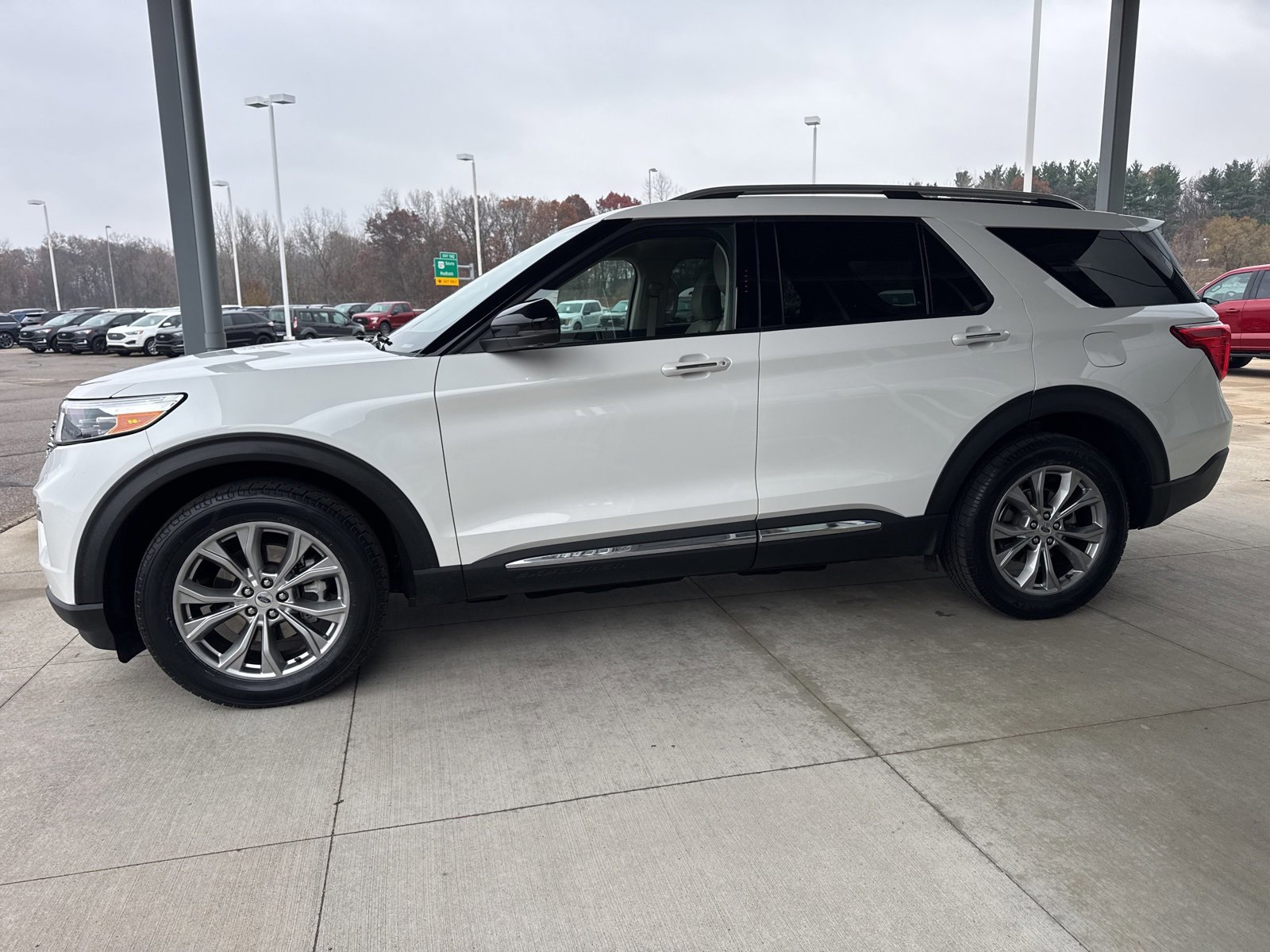 Certified 2023 Ford Explorer Limited w/ Limited Technology Package image 7