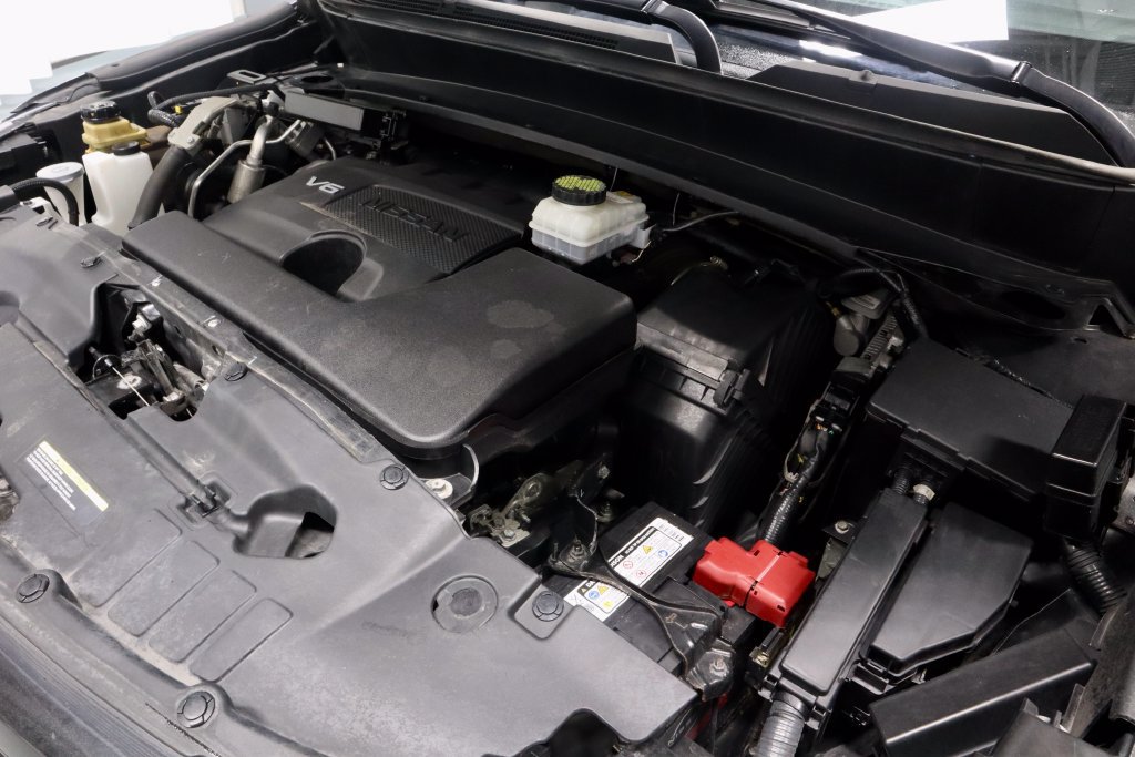 Used 2020 Nissan Pathfinder Platinum AWD/4WD image 17