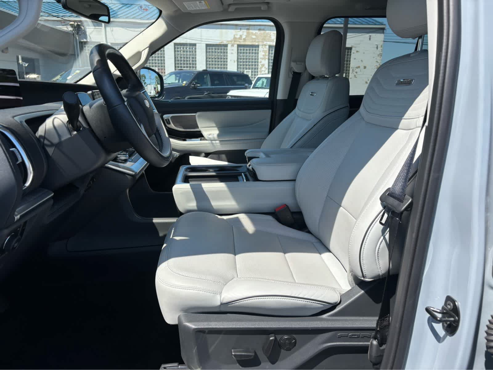 Certified 2025 Ford Expedition Platinum w/ Platinum Ultimate Package AWD/4WD image 12