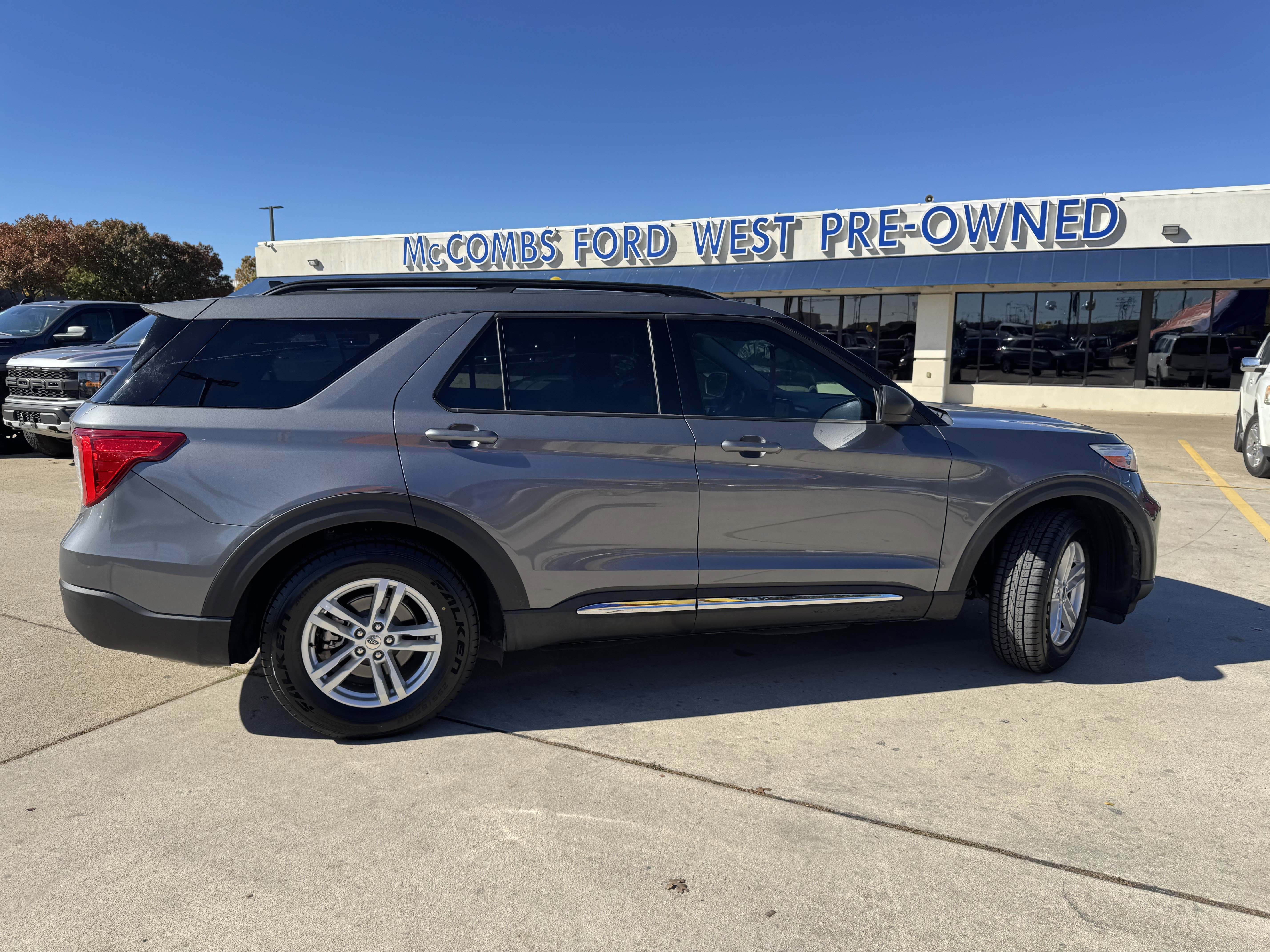 Certified 2021 Ford Explorer XLT image 4