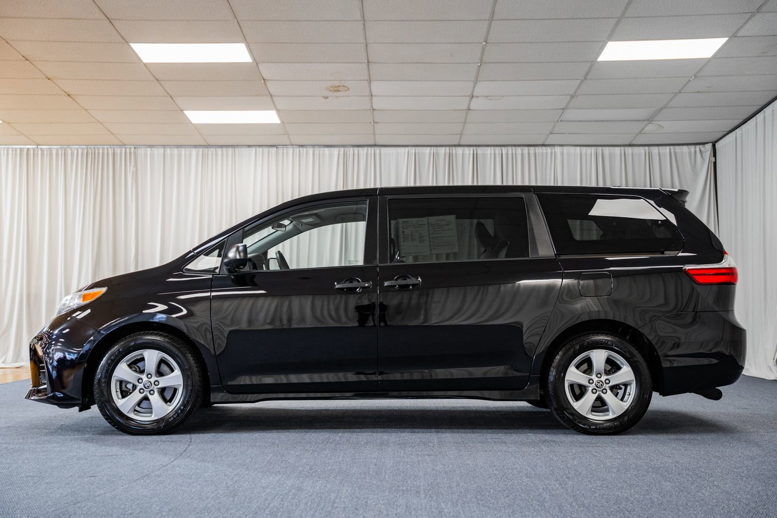 Used 2020 Toyota Sienna L image 5
