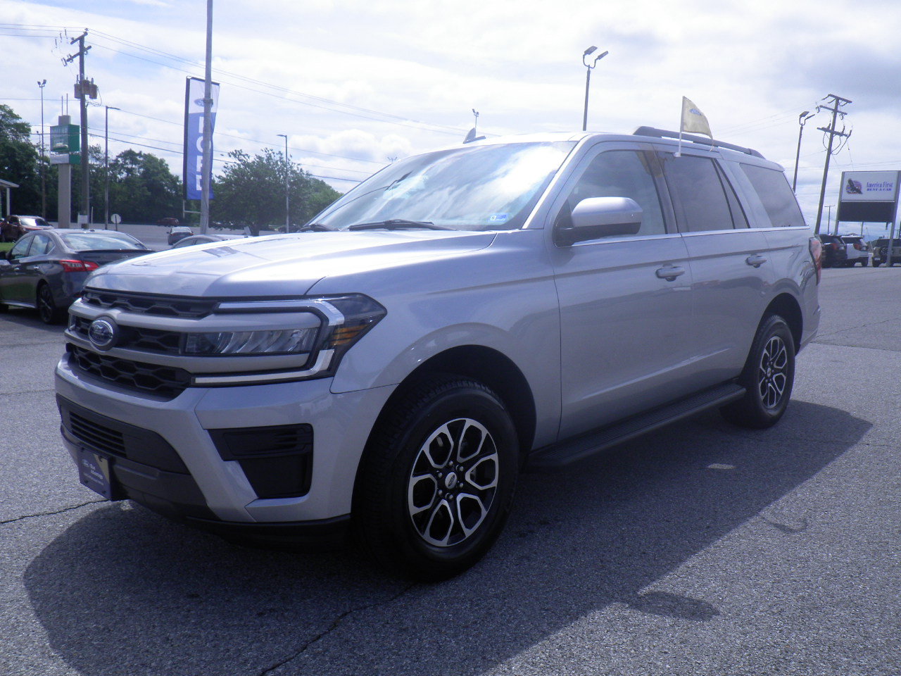 Certified 2024 Ford Expedition XLT AWD/4WD image 3
