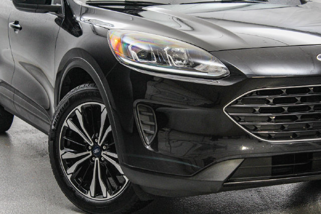 Certified 2021 Ford Escape SE w/ SE Sport Appearance Package AWD/4WD image 2