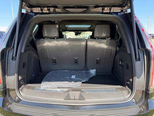 Used 2026 Cadillac Escalade Luxury w/ LPO, Floor Liner Package image 9