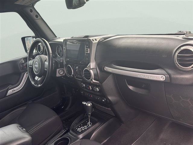 Used 2018 Jeep Wrangler Unlimited Rubicon w/ Connectivity Group AWD/4WD image 12