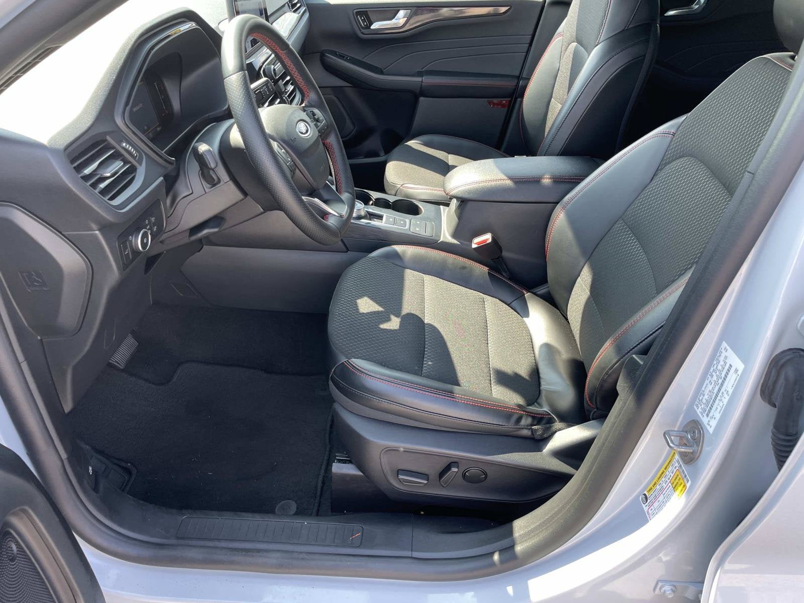 Certified 2025 Ford Escape ST-Line Select AWD/4WD image 16