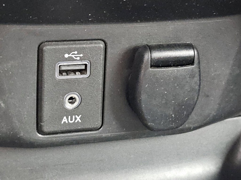 Used 2017 Nissan Rogue SV image 25