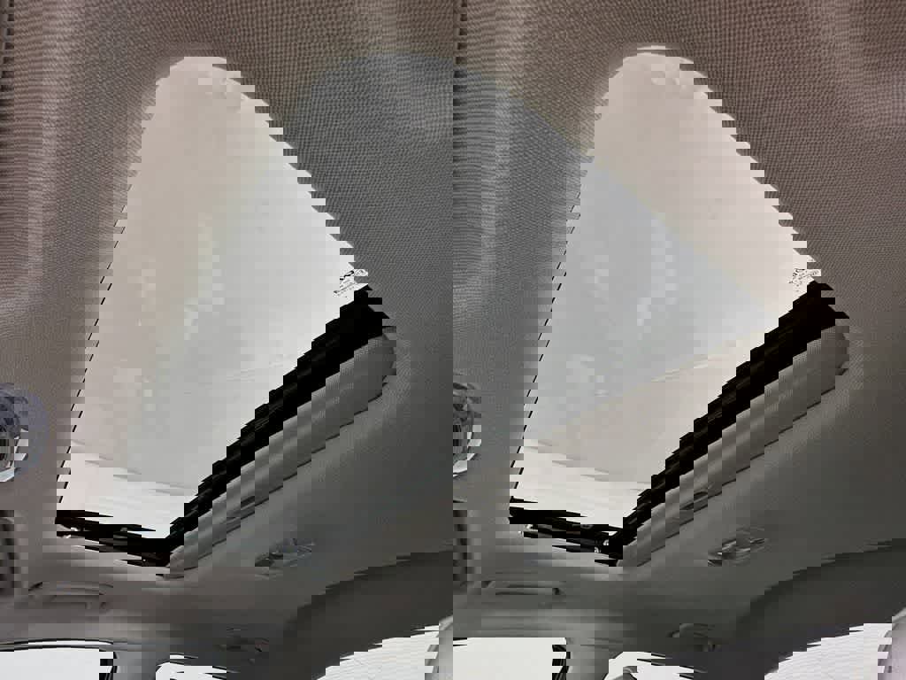 Used 2026 Hyundai Elantra Limited w/ Cargo Package image 30