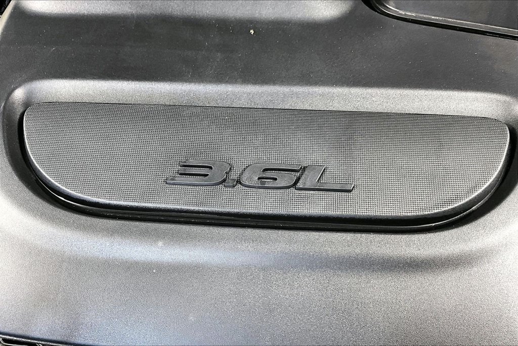 Used 2025 Chrysler Pacifica Limited FWD image 32