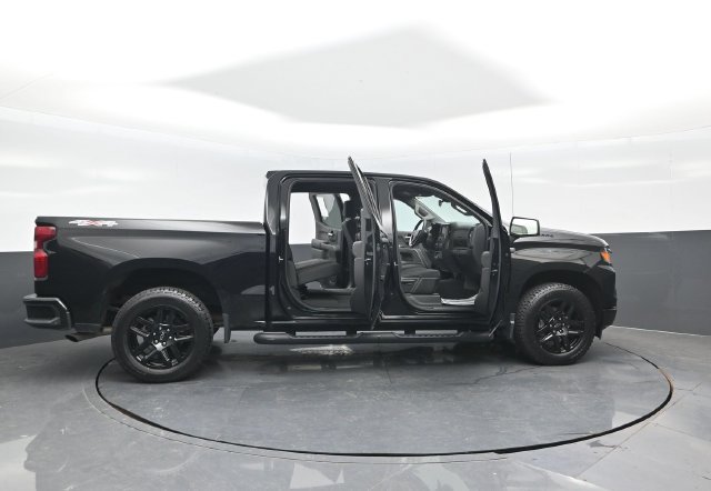 Used 2023 Chevrolet Silverado 1500 Custom w/ 2.7L Blackout Package AWD/4WD image 30