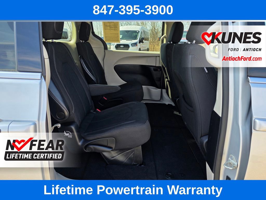 Used 2023 Chrysler Voyager LX image 28