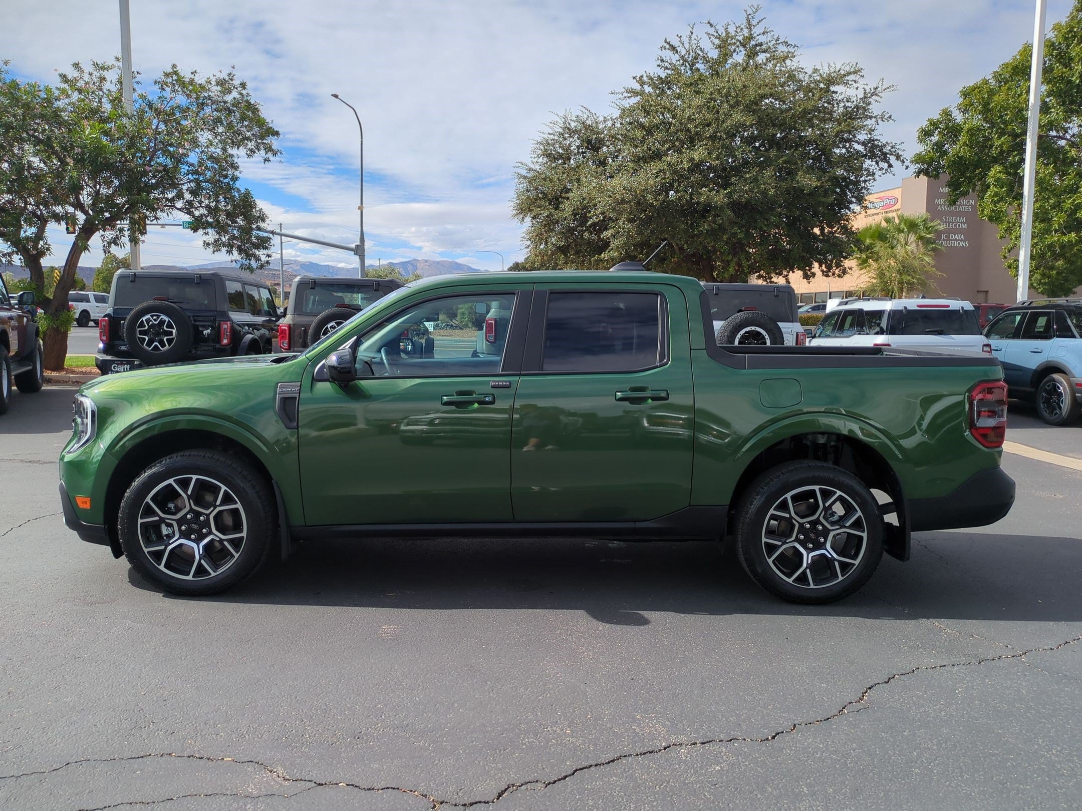 Certified 2025 Ford Maverick Lariat AWD/4WD image 13