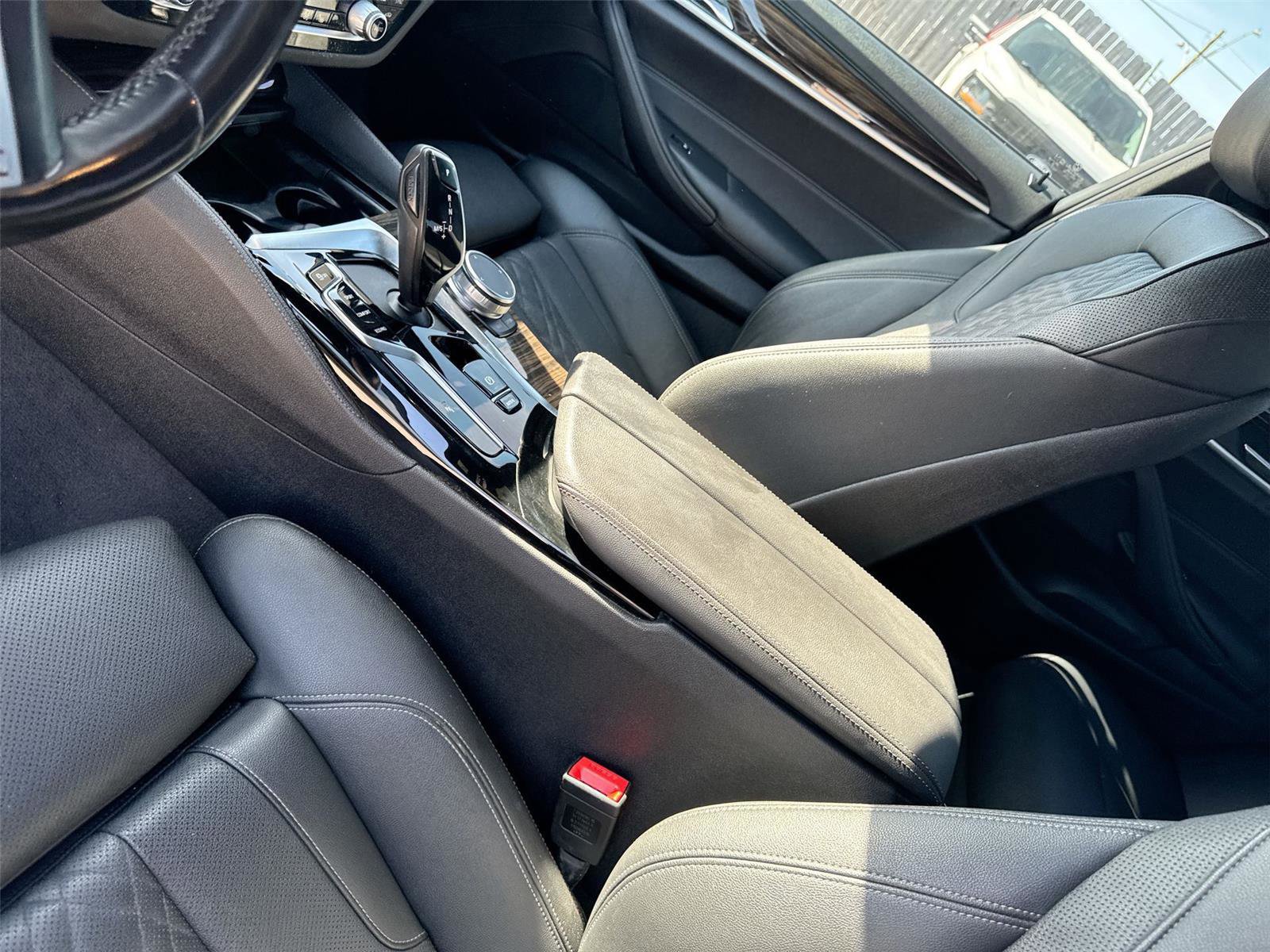 Used 2021 BMW 530i w/ M Sport Package image 22