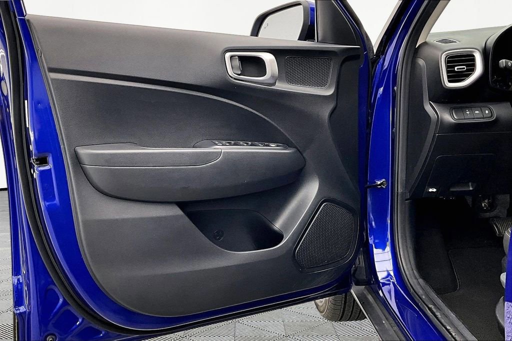 Used 2022 Hyundai Venue SEL FWD image 23