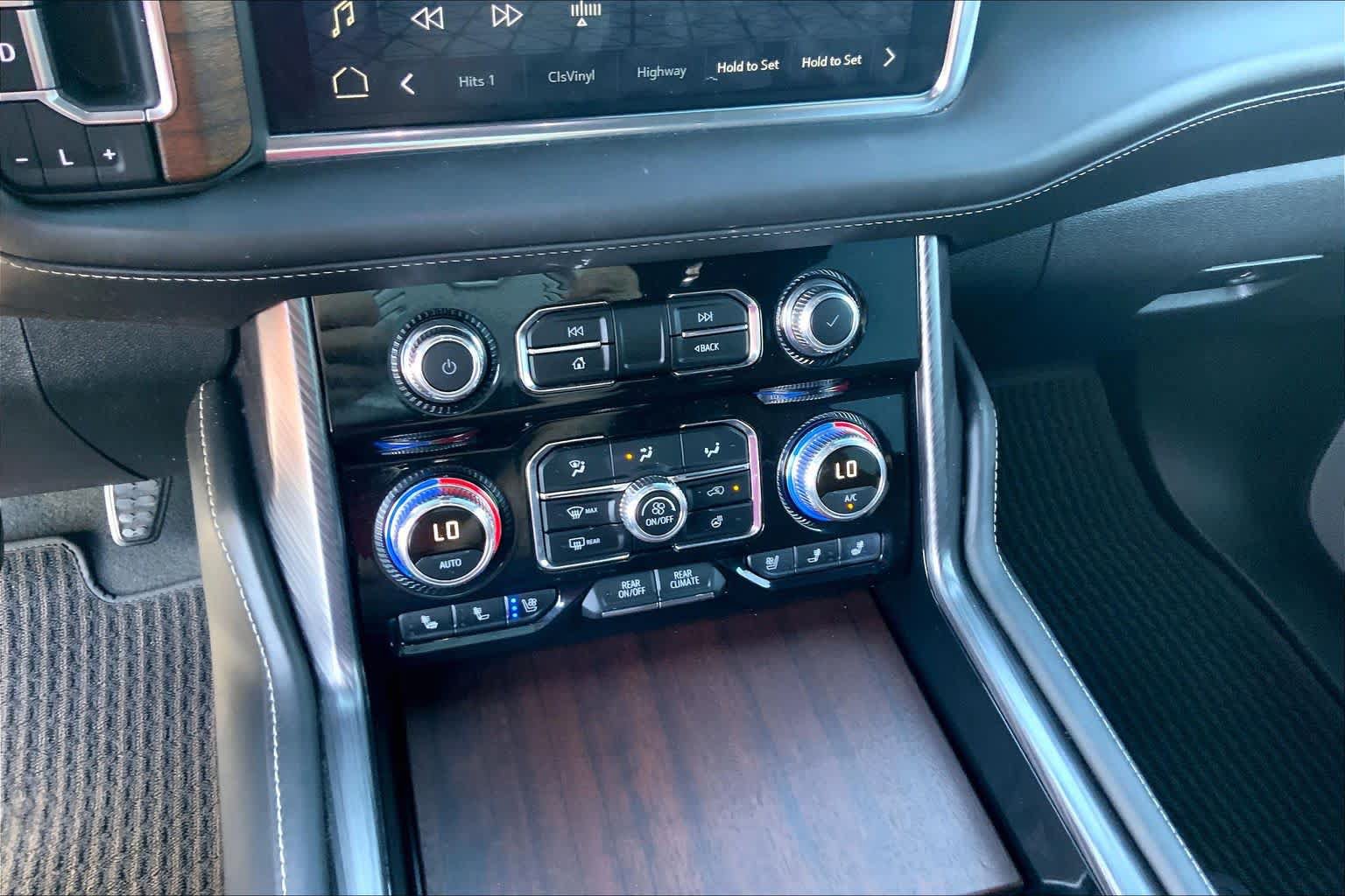 Used 2024 GMC Yukon XL Denali Ultimate AWD/4WD image 35