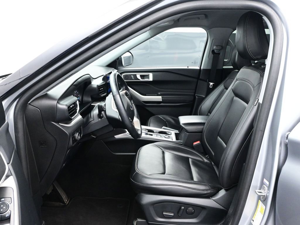 Certified 2023 Ford Explorer XLT w/ Equipment Group 202A image 13