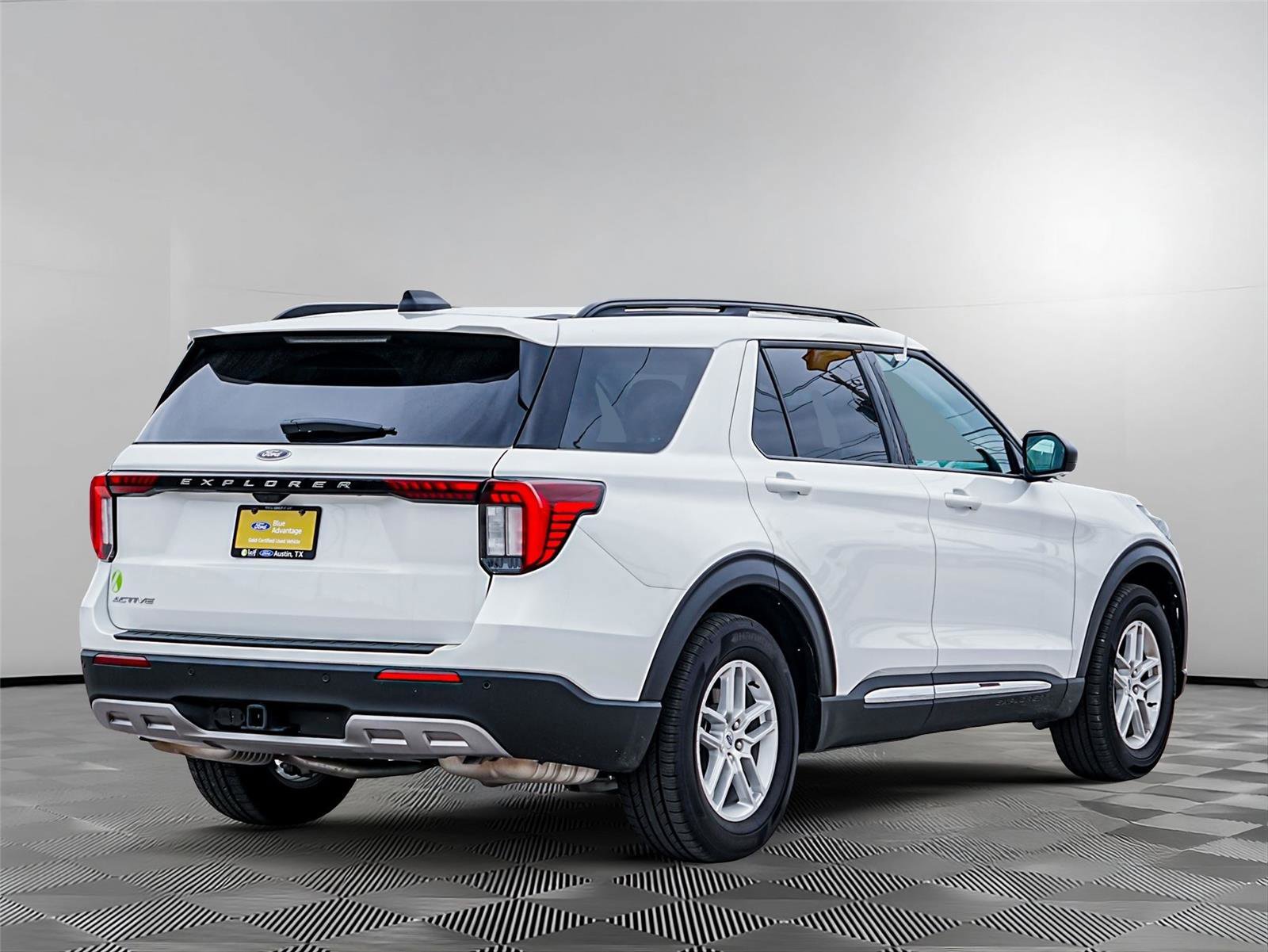 Certified 2025 Ford Explorer Active w/ Active Comfort Package RWD image 6