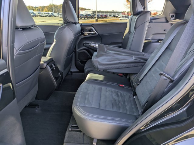 Used 2024 Mitsubishi Outlander SE Black Edition image 29