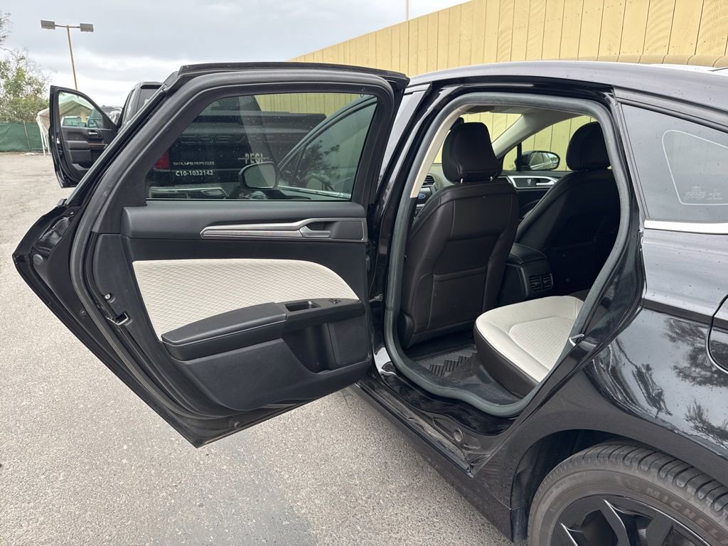 Certified 2019 Ford Fusion SE w/ Equipment Group 151A image 16