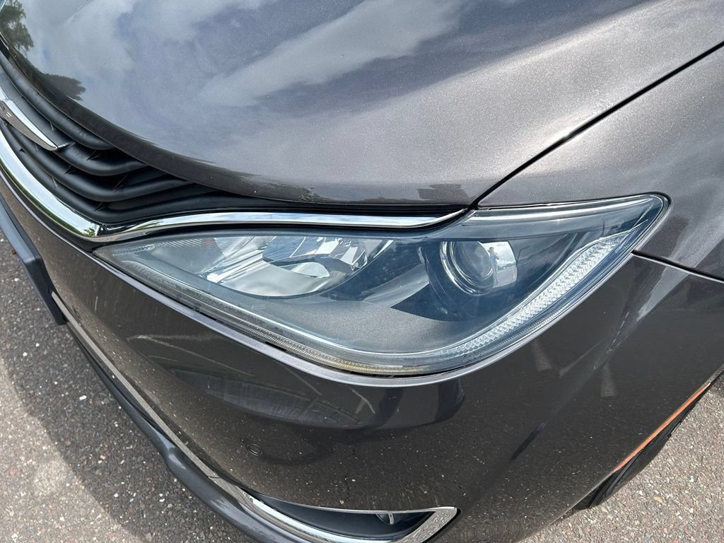 Used 2017 Chrysler Pacifica Platinum FWD image 34