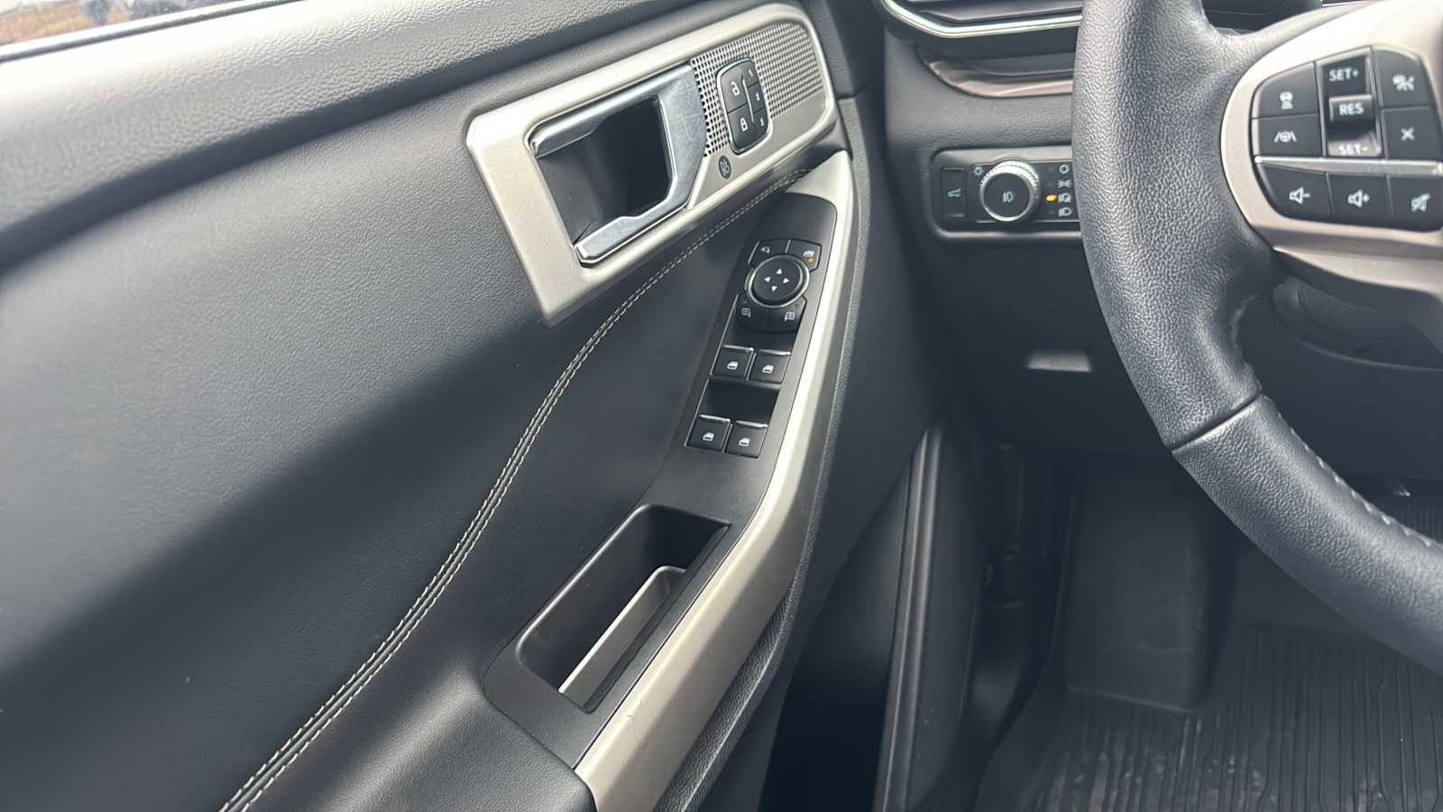 Certified 2022 Ford Explorer Limited w/ Equipment Group 301A image 19