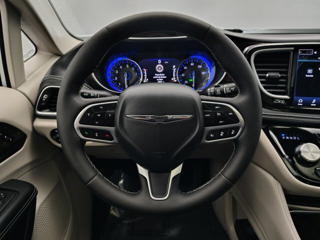 Used 2024 Chrysler Pacifica Limited AWD/4WD image 38