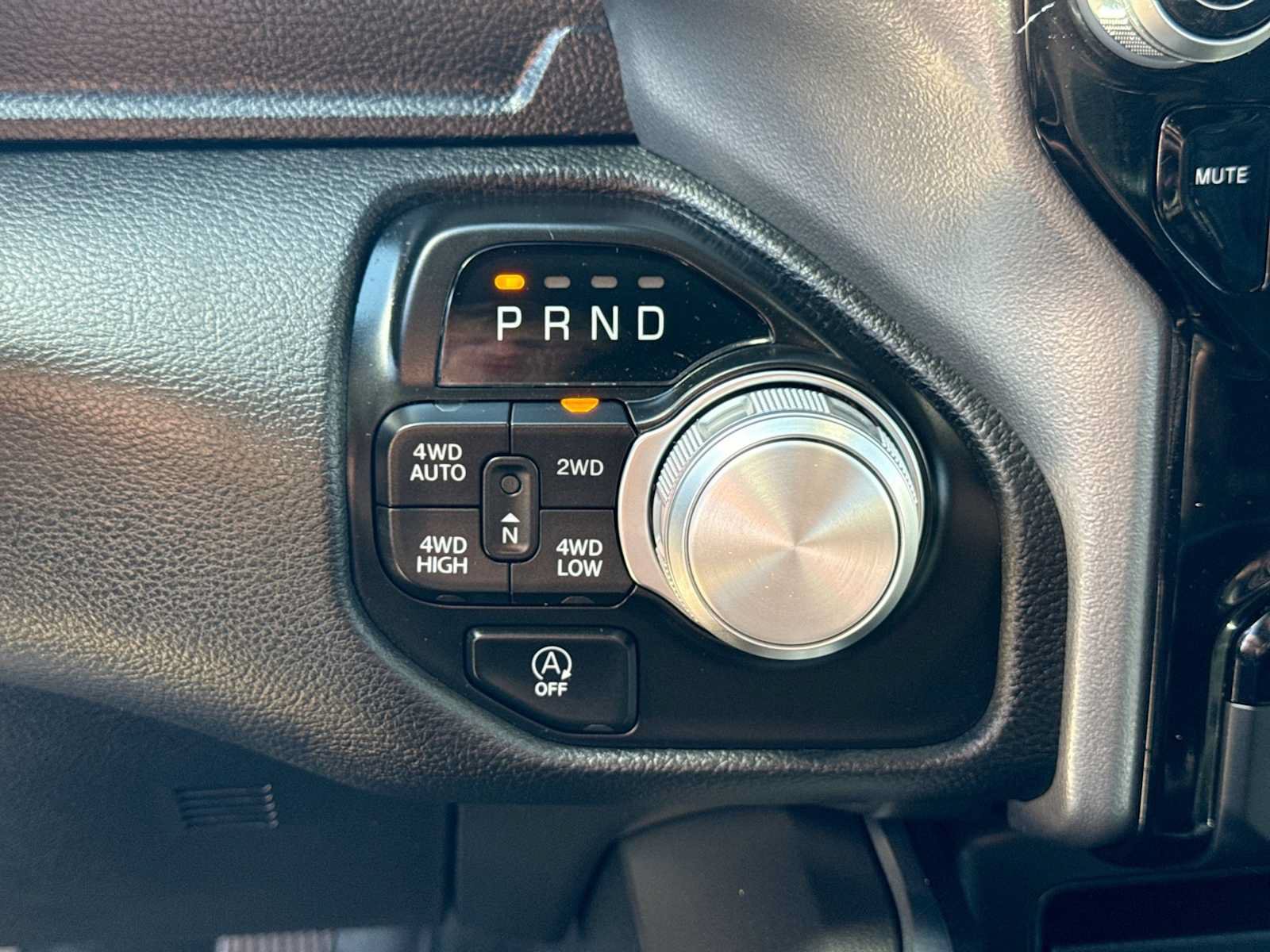 Used 2024 RAM 1500 Laramie AWD/4WD image 31
