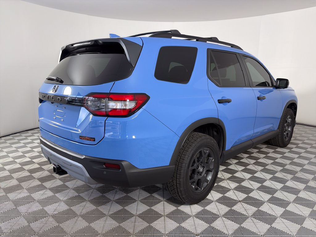 Used 2025 Honda Pilot TrailSport image 7