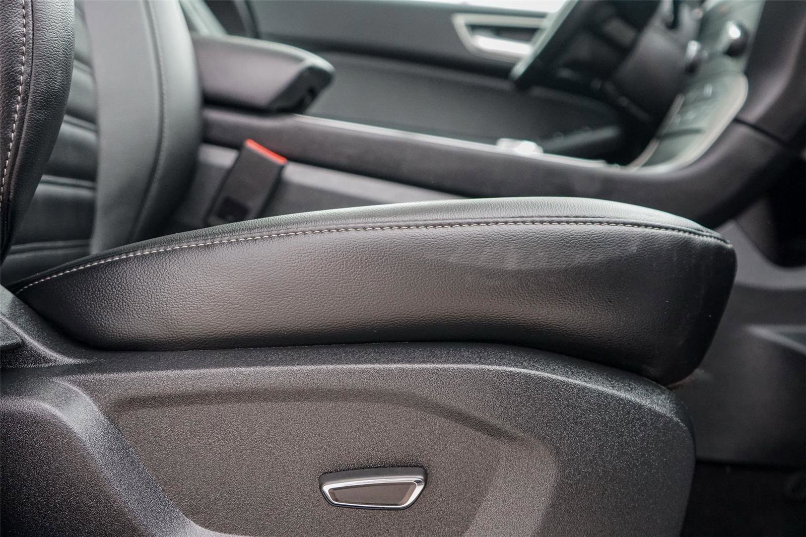 Certified 2019 Ford Edge SEL w/ Equipment Group 201A image 28