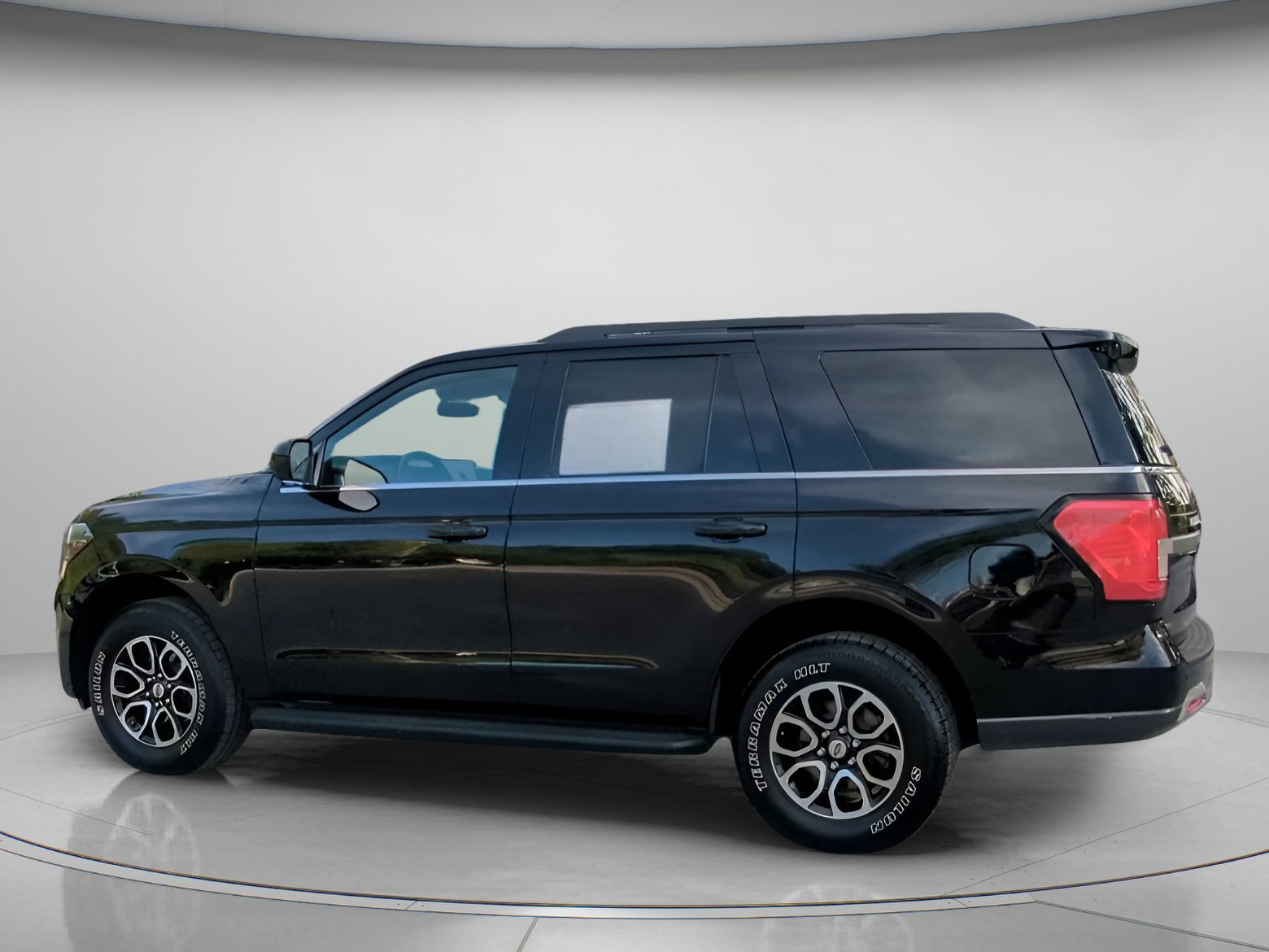 Certified 2024 Ford Expedition XLT RWD image 18