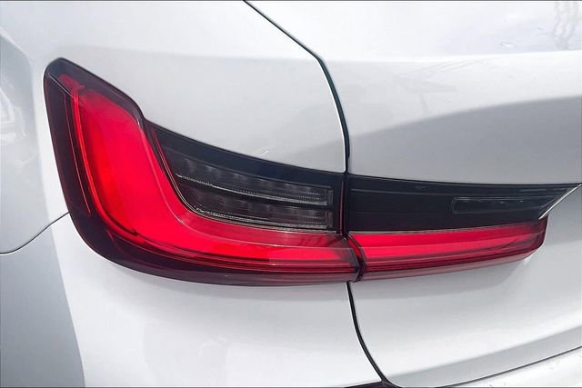 Used 2020 BMW 330i Sedan w/ M Sport Package RWD image 30