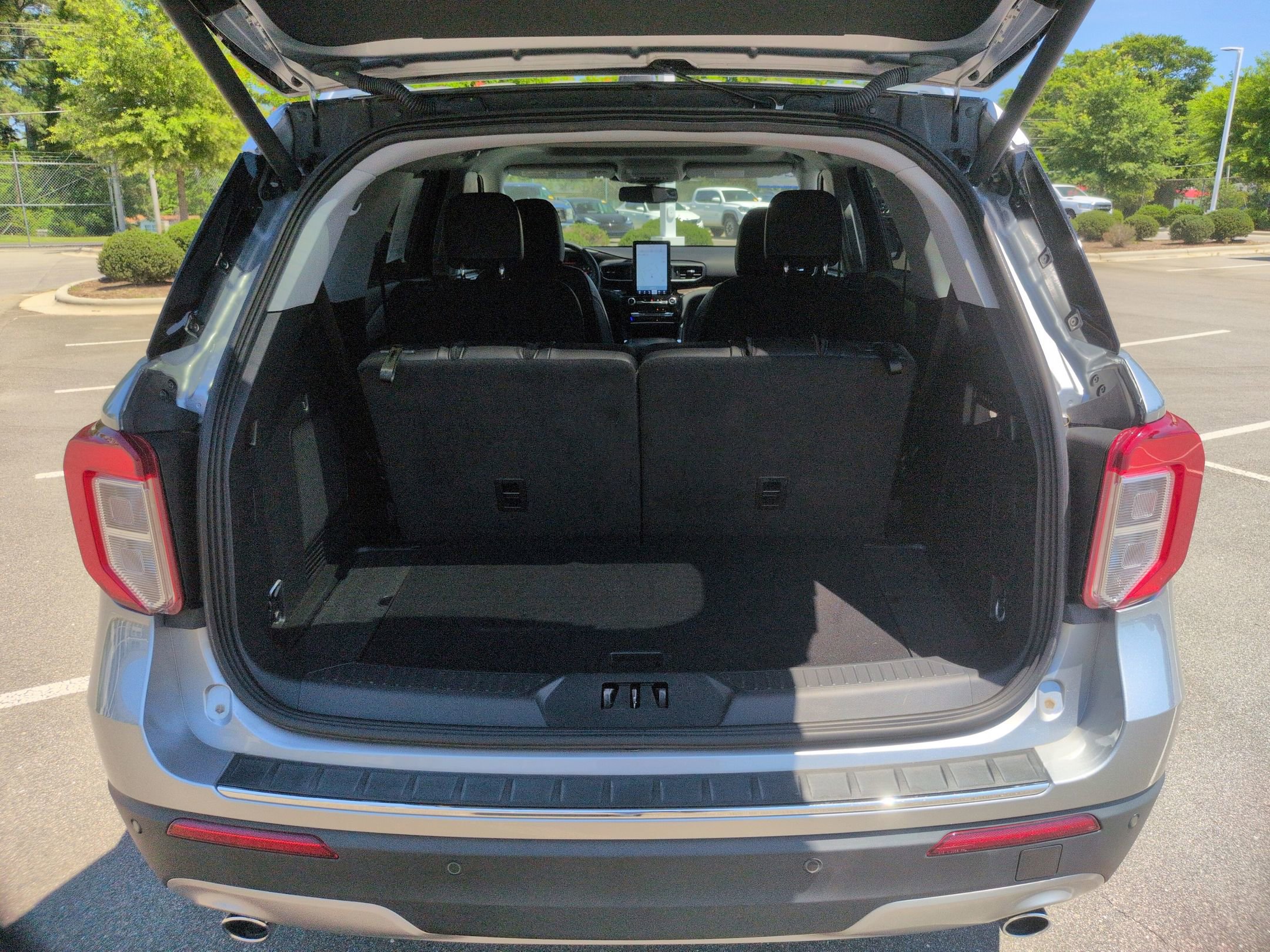 Certified 2023 Ford Explorer Limited w/ Limited Technology Package RWD image 34