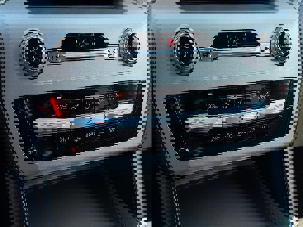 Certified 2022 Ford Explorer XLT w/ Equipment Group 202A image 39