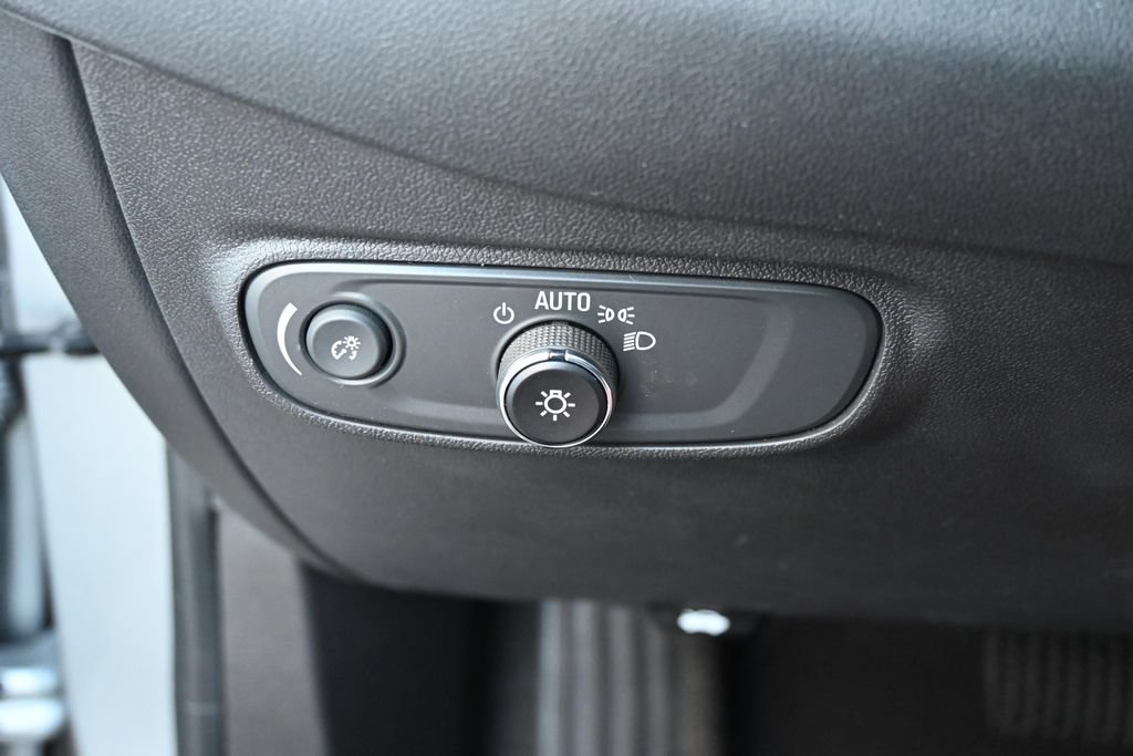 Used 2023 Chevrolet Equinox LT w/ Driver Convenience Package AWD/4WD image 33