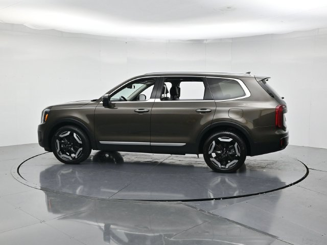 Used 2025 Kia Telluride S FWD image 7