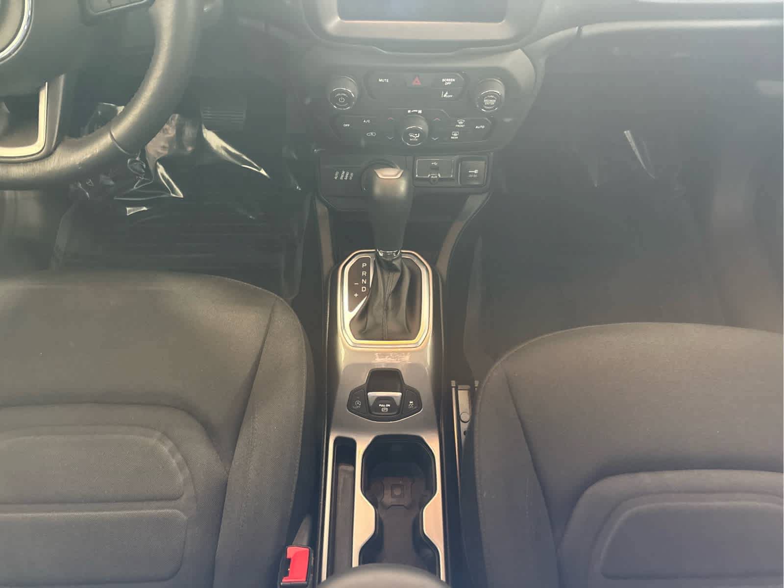 Used 2022 Jeep Renegade Latitude w/ Convenience Group AWD/4WD image 12