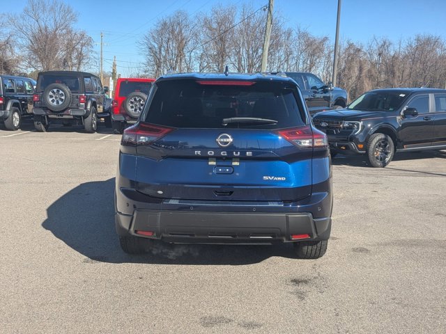 Used 2024 Nissan Rogue SV w/ SV Premium Package image 4