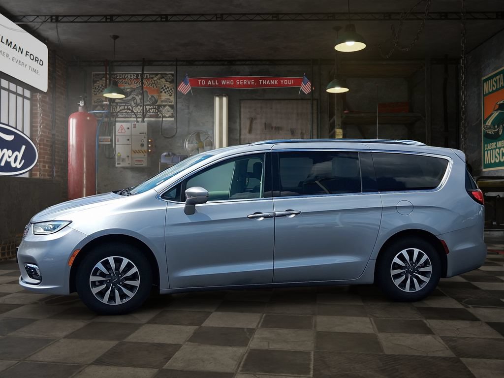 Used 2021 Chrysler Pacifica Touring-L FWD image 3